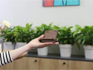 Portatarjetas de visita para escritorio-Portatarjetas pequeñas de madera marrón Soporte de tarjeta de visita de escritorio profesional Pantalla Nombre de madera - Product Image 6