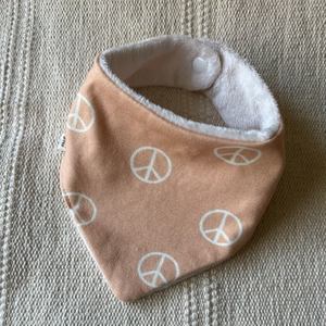 Babero de Baba para perros, pañuelo rosa para perros, cómodo e impermeable, accesorios prácticos y prácticos para perros, OEM hecho en Vietnam - Product Image 1