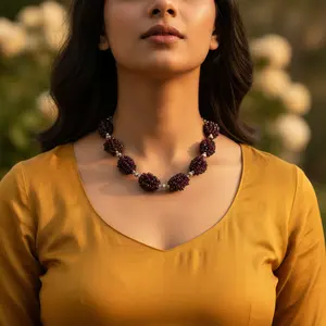 Precioso collar de racimo de granates con cuentas para mujer en plata de ley - Product Image 2