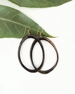 Boucles d'oreilles pendantes en corne de buffle de haute qualité, faites à la main en Inde, pour femmes, design bouclé, pour mariages, artisanat naturel - Product Image 2