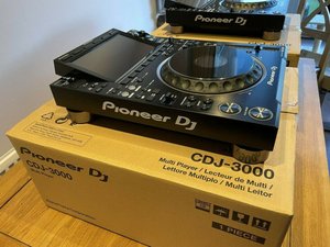 Pioneers CDJ 3000 Multi Player Pioneer DJM A9 DJ Mixer - Product Image 2