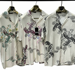 Chemise décontractée à manches courtes en satin imprimé floral pour homme avec logo personnalisé, coupe décontractée, col camp, idéale pour les vacances d'été - Product Image 3