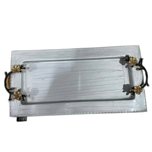 Bandeja de Metal de diseño elegante hecha a mano, bandeja de servicio ovalada Floral de calidad Superior con patrón de hojas para Catering Home Hotel en venta - Product Image 5