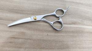Ciseaux pour petits animaux de compagnie Ciseaux de toilettage pour chiens Ciseaux droits de beauté Articles pour animaux de compagnie Chiens Ciseaux amincissants Groomer Fabricant grossiste - Product Image 2