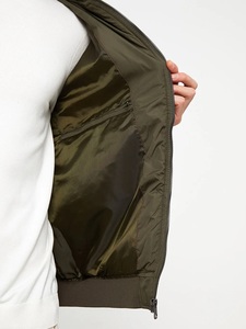 Chaqueta Bomber Acolchada Personalizada para Hombre |   Chaqueta de Invierno Acolchada Premium, Fabricante de Ropa Urbana de Marca Privada OEM - Product Image 6