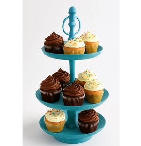 El elegante soporte de aluminio para pasteles de metal dorado de forma redonda eleva tus cupcakes a una impresionante pieza central - Product Image 2