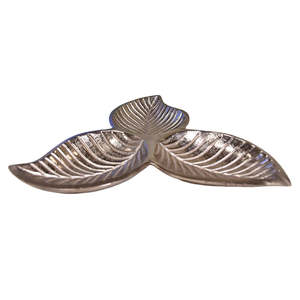 Bandeja de aluminio moderna con diseño de hojas de 3 secciones para servir frutas secas en bodas Bandeja decorativa a un precio - Product Image 1
