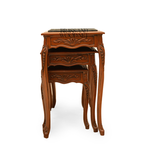 Ensemble de tables gigognes classiques en bois sculpté avec élégantes plateaux en marbre vert pour salons de luxe et décoration intérieure haut de gamme - Product Image 3