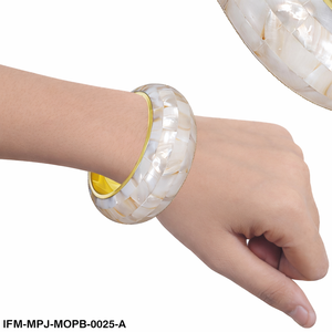 Brazalete Artesanal de Mosaico de Nácar, Brazalete con Incrustaciones de Concha Iridiscente, Joyería de Diseño para Mujer - Product Image 4