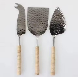 Serveur à gâteau en acier inoxydable durable avec un design léger offrant une manipulation facile pour la maison - Product Image 4