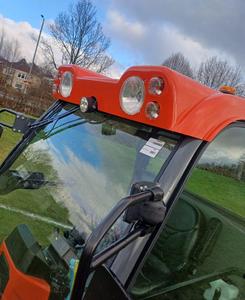Tracteur tondeuse diesel commercial Kubota F2890 F3690 haut de gamme 4x4 avec cabine et plateau de coupe de 72 pouces - Product Image 3