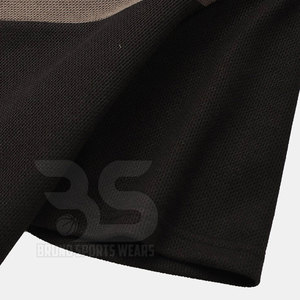 T-shirts classiques pour hommes avec matière respirante et coupe confortable, idéaux pour les tenues décontractées et le style de mode quotidien. - Product Image 4
