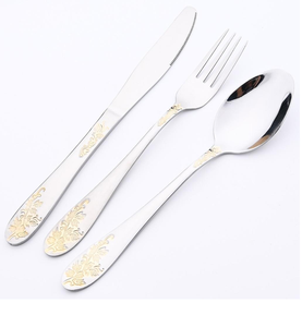 ชุดช้อนส้อมสแตนเลสแบบทันสมัยอุปกรณ์ทานอาหารแบบแขวนช้อนทองด้านมีดส้อมมีดทำจากเหล็กเคลือบสำหรับงานแต่งงาน - Product Image 2