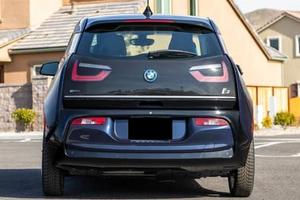 Sedán 2019 l 3 con Tracción Doble AWD, Batería de Litio de 110+ kWh, Neumáticos R18, Asientos de Cuero, Cámara Trasera, Faros LED - Product Image 2