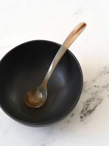 Cuenco de cuerno ARTESANO para utensilios de cocina bohemios Cuenco de cuerno profundo hecho a mano con color natural a la venta Genuino único y - Product Image 4