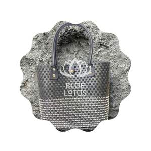 Bolsa de Plástico Vibrante con Aspecto Moderno - Product Image 1