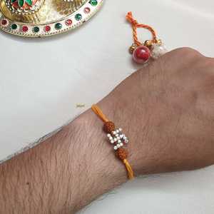 Swastik rakhi สำหรับ Brother แพ็คหนึ่งทำจากทองเหลืองไม้ซิลิโคนมุกมีหมายเลขตัวอักษรรูปการ์ตูน - Product Image 1