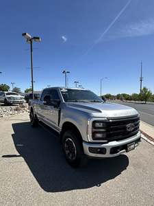 Pick-up lourd d'occasion 2024 F250 Lariat Tremor 4x4 - Product Image 2