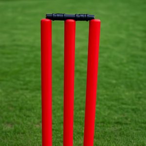 Mahaplay Kit de souche de cricket pour enfants et adultes avec base en plastique remplissable à l'eau en rouge/vert néon sans danger pour la maison et le gazon - Product Image 1