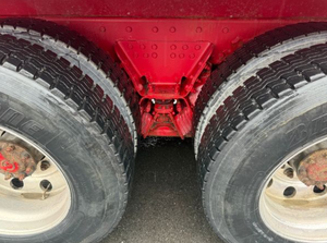 Camión de Carretera de Servicio Pesado HK9098 2016 4900, Camión Comercial con Capó Largo, Bajo Kilometraje - Product Image 3