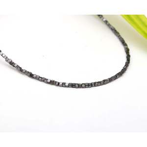 Collier en diamant noir facetté de 1,5 à 2,5 mm, forme cube, 16 pouces, finition argentée - Product Image 3