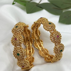 Diseñador de primera calidad, pulido dorado, diseñador exclusivo, dos juegos de brazaletes, función de boda, colección de ropa para mujeres y niñas - Product Image 1