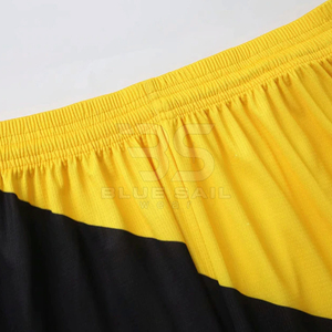 Uniformes de baloncesto de diseño personalizado con tela de malla de poliéster duradera para entrenamiento y juego uniforme de baloncesto sublimado - Product Image 3