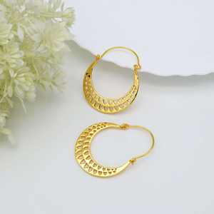 Pendientes tribales de mujer de estilo retro bohemio de diseño exclusivo Aros de latón chapados en oro de 18 quilates únicos Joyería de oreja Bohemia - Product Image 4