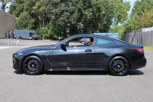 Coupé sport haut de gamme 2024 d'occasion en excellent état, véhicule de luxe à deux portes - Product Image 5