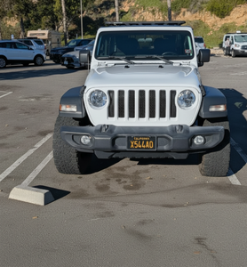 Jeep Wrangler Sport 4x4 2020 d'occasion en bon état, boîte manuelle 6 vitesses, 4 roues motrices, toit rigide d'origine, provenance Californie - Product Image 1