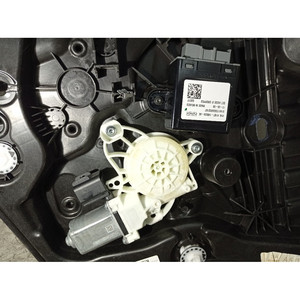 Meccanismo di sollevamento del lunotto posteriore. SX FORD Fiesta 7a Serie 2219593 XUJF/G (17>>) - Product Image 2