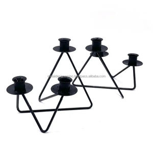 Par de candelabros de Edad Atómica moderna de mediados de siglo, decoración del hogar de hierro forjado, mango largo, Metal rústico artesanal elegante - Product Image 1