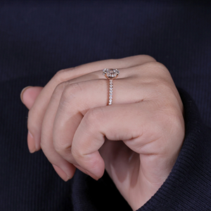 Anillo de Compromiso con Corte Brillante Redondo de 0.25CT, Cultivado en Laboratorio, Chapado en Oro Amarillo, FVVS2, Banda Pavé, Halo Oculto, Regalo de Aniversario para Ella - Product Image 4