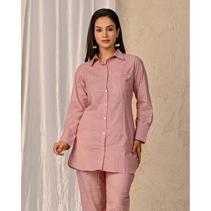 ชุดเซ็ตผ้าฝ้ายพิมพ์ลาย Mauve Barik Butti สุดหรูแบบสองชิ้นสำหรับสุภาพสตรี ไซส์ XS และ XXS พร้อมเสื้อตกแต่งกระดุม - Product Image 1