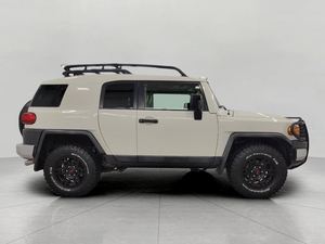Arrivée en grande beauté! Véhicule personnel d'occasion Toyota FJ Cruiser 4x4 4L SUV 2013 - Product Image 4