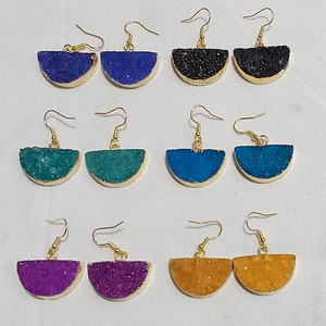 Boucles d'oreilles pendantes élégantes en pierre brute Druzy plaqué or Boucles d'oreilles en cristal de forme unique Différents modèles Ensembles de bijoux à la mode - Product Image 1