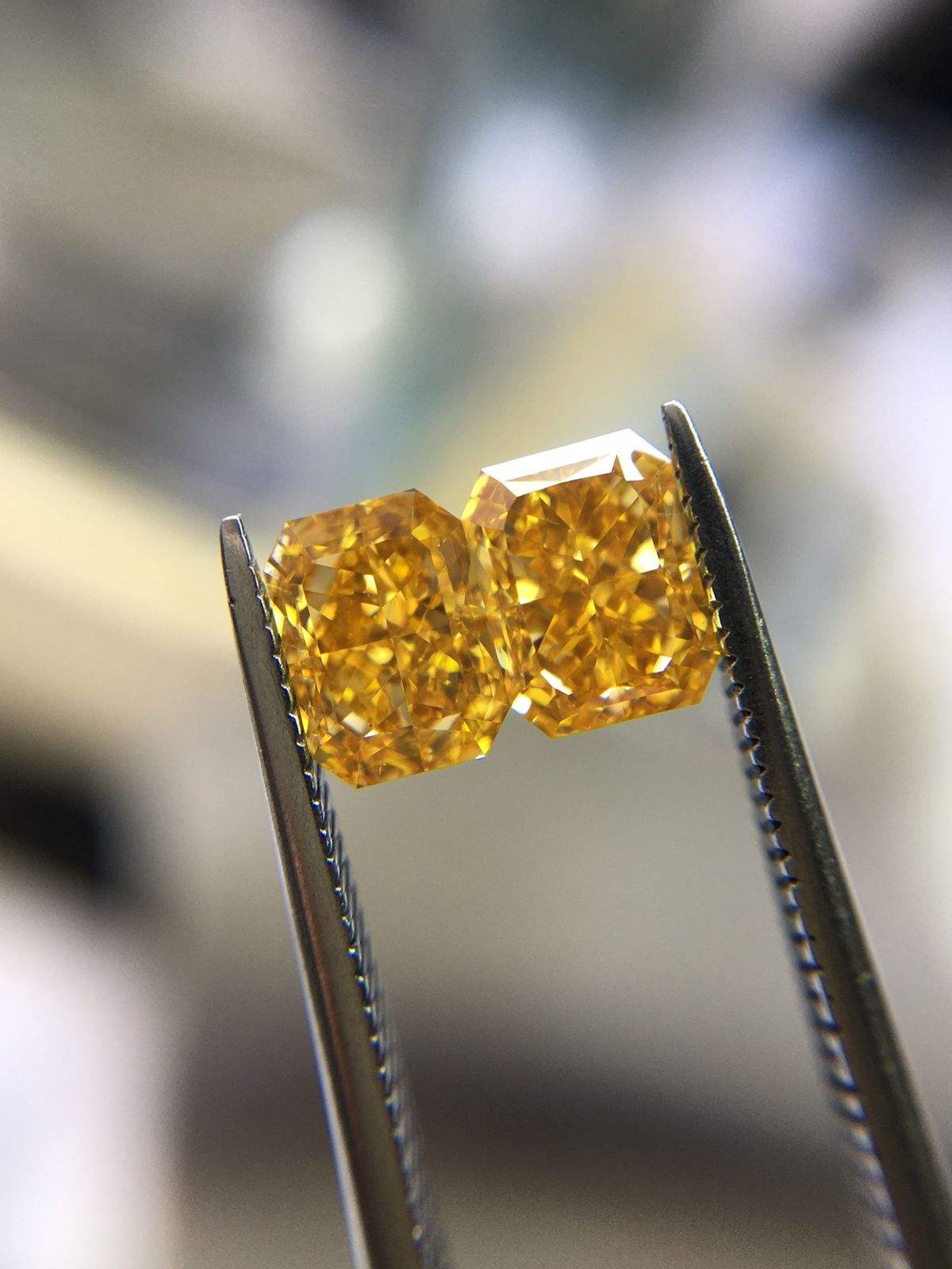 สีเหลือง