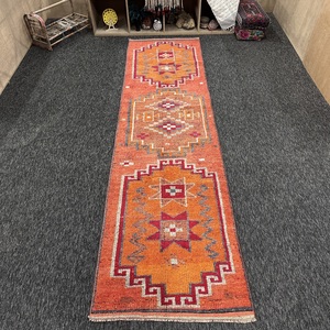 Tapis turc vintage Herki écologique 3,1x11,8 pi, orange, petit patchwork en laine avec envers en latex - Product Image 1