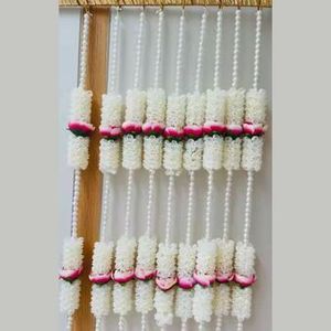 Guirlandes suspendues de fleurs artificielles de Mogra avec perles Moti Mala et roses rouges pour la décoration et les événements de mariage indien Haldi Mehendi - Product Image 4