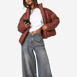 Chaqueta acolchada de mujer personalizada al por mayor, Abrigo acolchado de invierno con capucha, chaquetas cortas largas y ligeras de gran tamaño a la moda para exteriores - Product Image 5