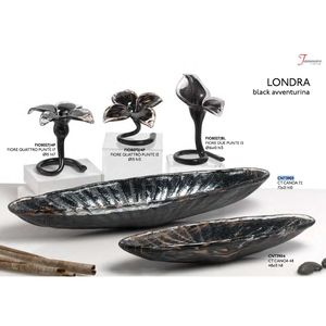 Tammaro Home Artisanat en verre en forme de canoë de qualité italienne Excellente technique de fusion Pièce maîtresse cinématographique à paillettes noires pour la maison - Product Image 3