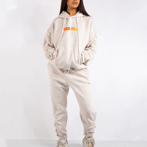 OEM/ODM 100%, traje de jogging de algodón para mujer, conjunto de pantalones y Sudadera con capucha y hombros caídos, chándal de mujer con logotipo impreso DTF personalizado - Product Image 1