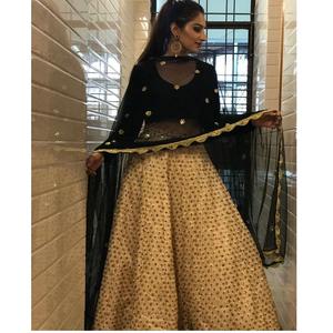 Lehenga choli ผ้าไหมเทศกาลที่มีลำดับและฟอยล์ทำงานที่สมบูรณ์แบบสำหรับงานแต่งงานและปาร์ตี้สวมใส่สำหรับสุภาพสตรีและสาวคอลเลกชันใหม่ - Product Image 1