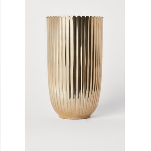 Vase végétal doré et vase à fleurs design idéal pour la décoration intérieure personnalisé fait à la main meilleur décor intérieur et design fait main - Product Image 4