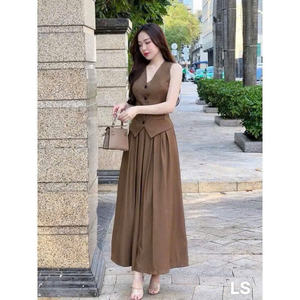 Ensembles deux pièces pour femmes Gilet sans manches et jupe maxi plissée au-dessus du genou Commande minimum 2 pièces - Product Image 2