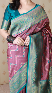 Sari Banarasi en soie douce rose corail avec tissage complexe en zigzag Meenakari Zari parfait pour les mariages occasions festives - Product Image 2