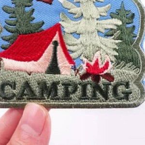 Patchs brodés écologiques personnalisés 2025, formes de cœur et de fleur, en tissu sergé, feutre, pour chapeaux, vente en gros d'usine - Product Image 2