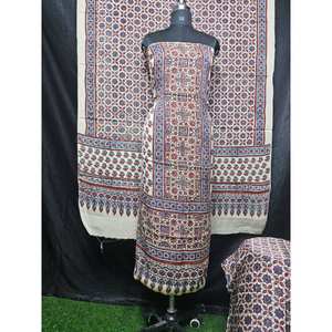 Tissu de robe formelle en soie modale imprimé à la main Ajrakh, naturel, pour femmes, silhouette en A, lavable - Product Image 2