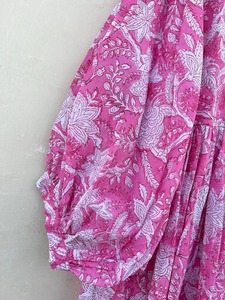 ใหม่ Boho ชุดชายหาดสั้นชุดเดรสสั้นสีชมพูลายดอกไม้ผ้าฝ้ายมิดิมินิของขวัญสำหรับผู้หญิงสำหรับการปิดคอวีลึกของเธอ - Product Image 4