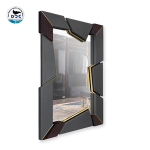 Miroir mural rectangulaire moderne de haute qualité Daphoco en laiton, bois et cuir pour chambre à coucher, salon, appartement, bureau, immeuble - Product Image 1